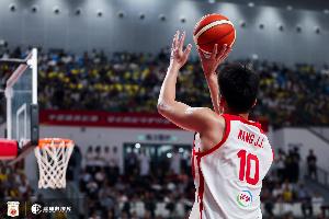 媒体人：王俊杰遇到渡边雄太&在对位上完全吃瘪 这是成长重要一课