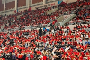 扎心了！中国男篮主场惨败日本 沈阳奥体中心球迷提前离场
