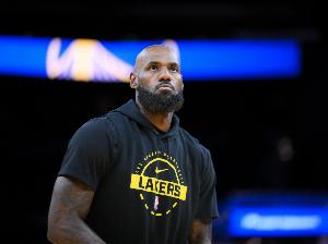 美记：詹姆斯41岁但仍联盟Top25 若中产or底薪签约堪称历史级捡漏